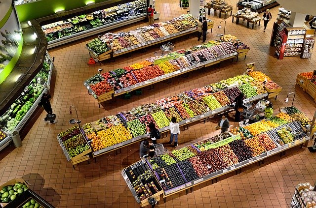 Foto overzicht fruitafdeling van de supermarkt