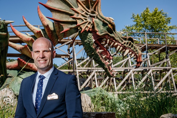 Foto van Coen Bertens directeur van de Efteling voor de vogelrok